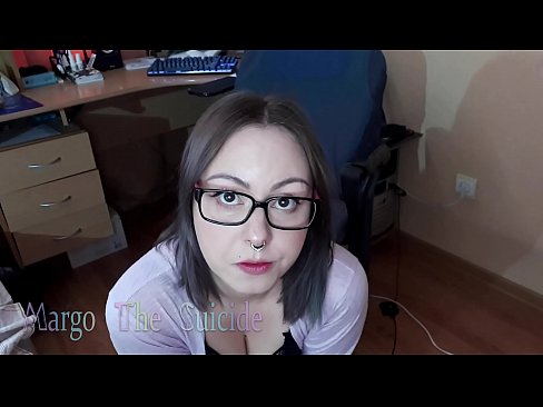 ❤️ Σέξι κορίτσι με γυαλιά πιπιλίζει Dildo βαθιά στην κάμερα ☑ Ποιότητα σεξ ❌️❤